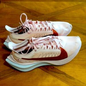 NWOT Nike Zoom Gravity Just Do it Run Fast Size 8.